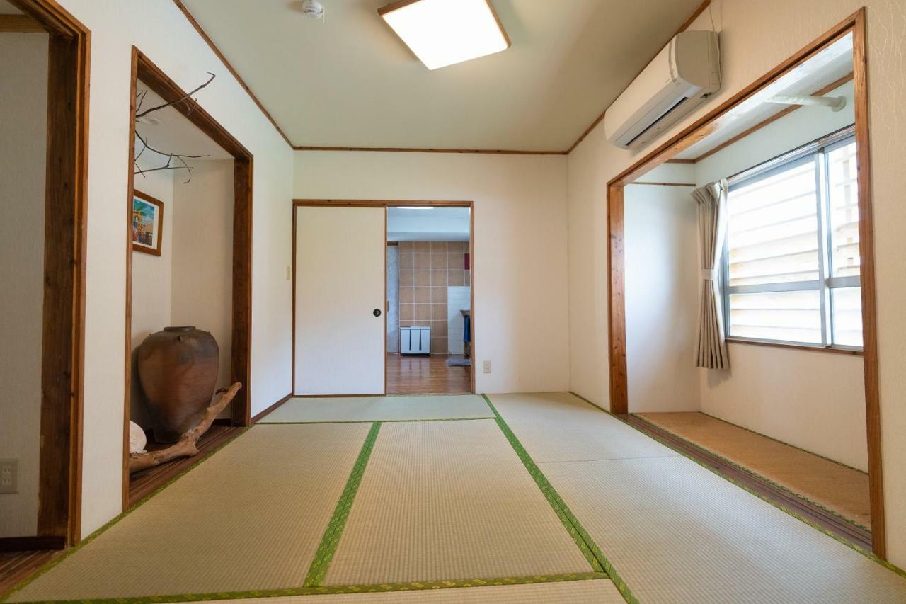 沖縄古民家お宿ななつぼし Okinawa Traditional House Nanatsuboshi Наха Екстер'єр фото